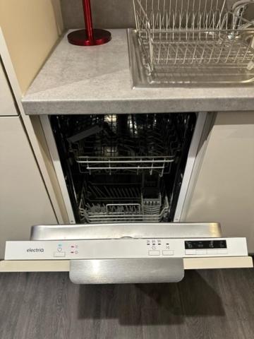 Stunning Flat With Parking Free Near Sutton Station Lejlighed Cheam Eksteriør billede