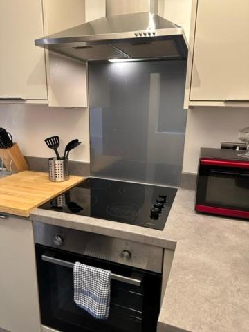 Stunning Flat With Parking Free Near Sutton Station Lejlighed Cheam Eksteriør billede