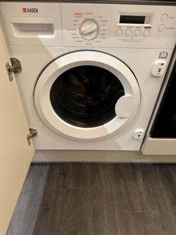 Stunning Flat With Parking Free Near Sutton Station Lejlighed Cheam Eksteriør billede